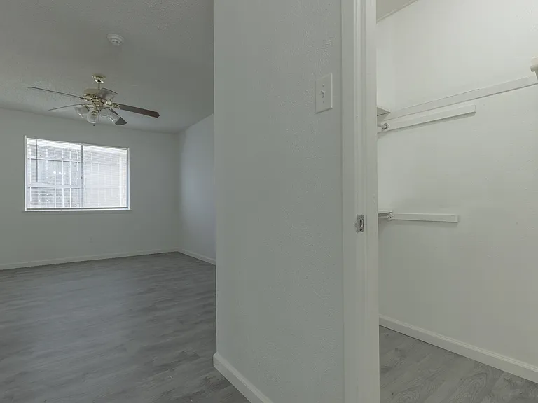 709 Arrowhead Cir — Photo 9