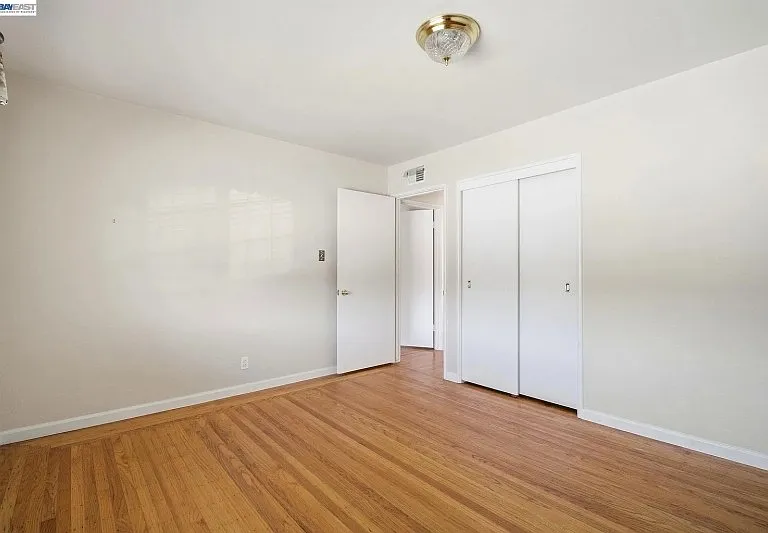 930 Castle St — Photo 22