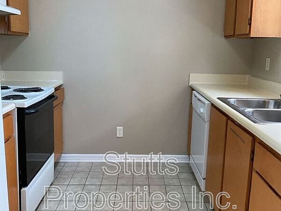 5th image of 200 Prince Dr #3