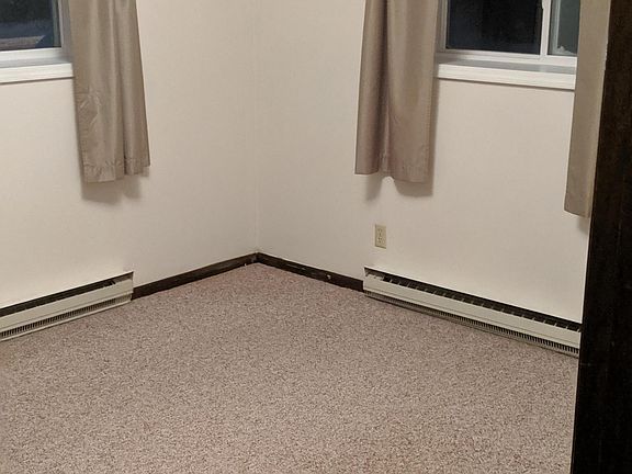 3rd image of 105 Calverley Ave APT 2