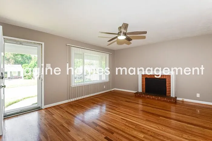 3 bed, 1.5 bath, 1588 sqft, $2,179 — Photo 3