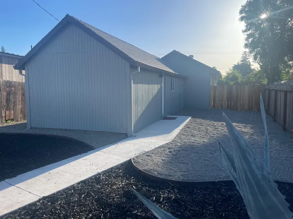 1529 Weiss Way, Escalon, CA 95320