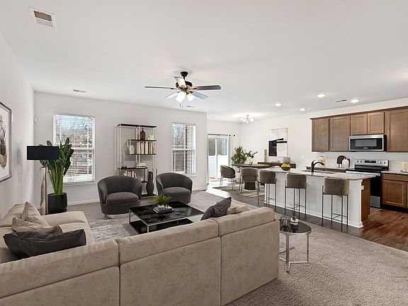 5th image of 584 Pollyanna Dr