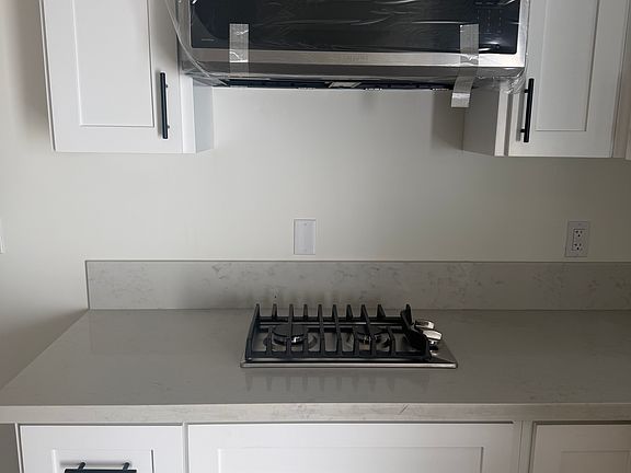 5th image of 1082 N Loma Ave #1/2