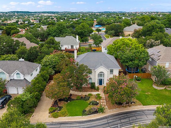 5th image of 815 Stoneway Dr
