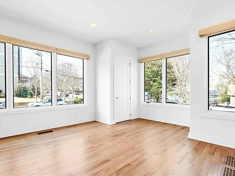 669 E Ave NE #A — Photo 9