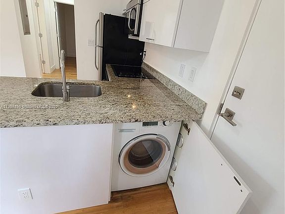 5th image of 825 Michigan Ave Unit 1