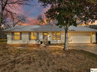 636 W Austin St, Luling, TX 78648
