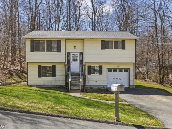 15 Karen Rd, Highland Lakes, NJ 07422