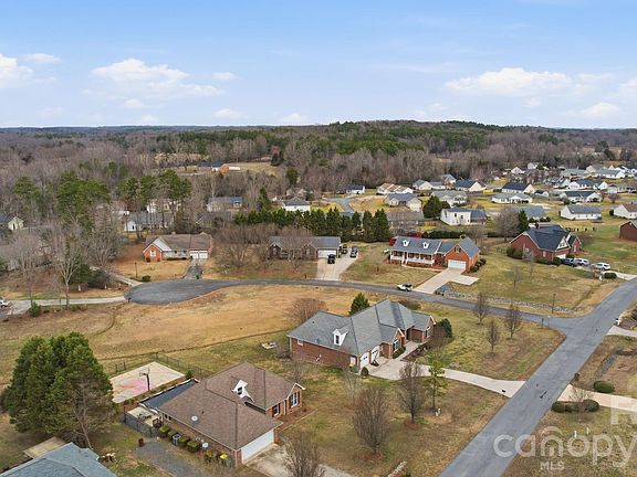 3rd image of 794 Hathcock Glen Dr