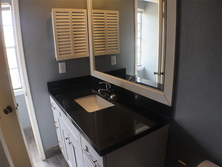 7700 Creekbend Dr #33 — Photo 13