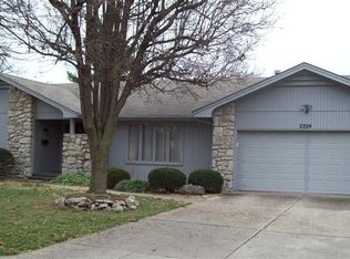 2224 E Raynell St, Springfield, MO 65804
