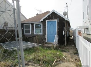 953 S 5th St, Lindenhurst, NY 11757
