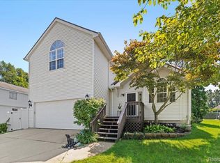 812 S Long Lake Blvd, Lake Orion, MI 48362