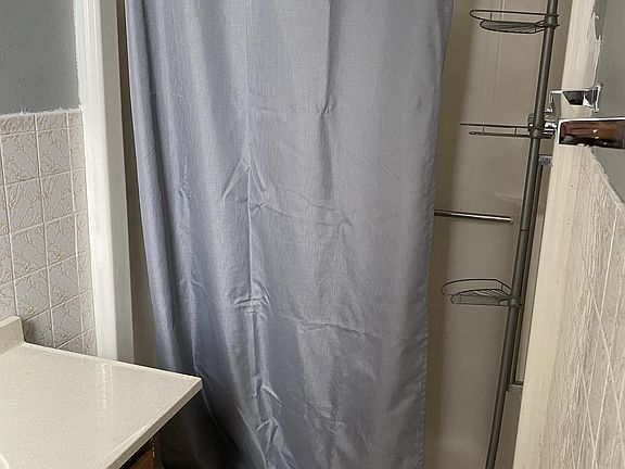 5th image of 505 Shaw Ave #3