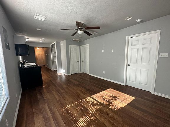 5th image of 615 W Harlan Ave