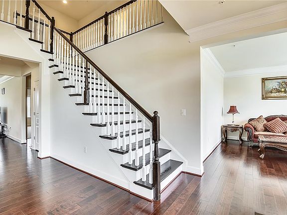 4th image of 16607 Heartwood Dr