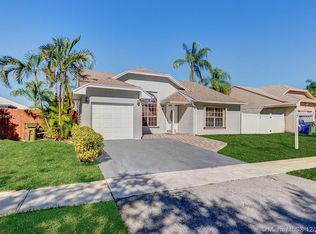 8651 SW 16th Ct, Pembroke Pines, FL 33025