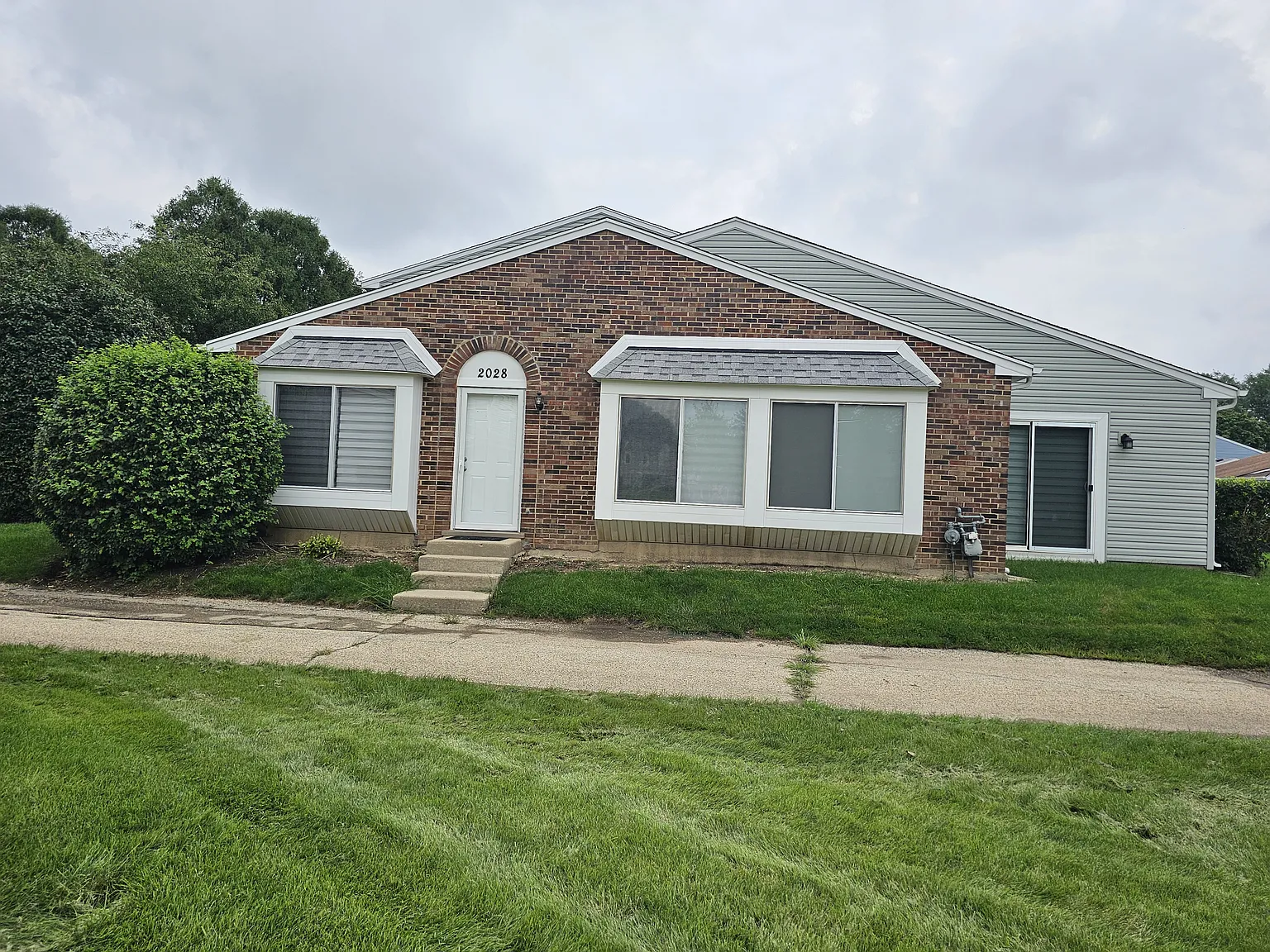 3 bed, 1.5 bath, 1200 sqft, $2,200 — Photo 1