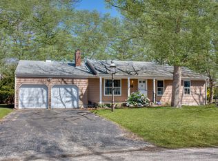16 Yale Dr, Hampton Bays, NY 11946