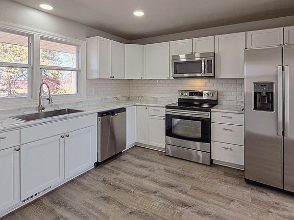 5th image of 304 Hillcrest Dr