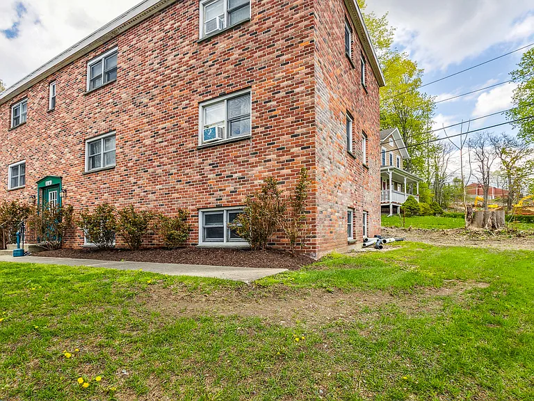 Hillside Apartments — Photo 27
