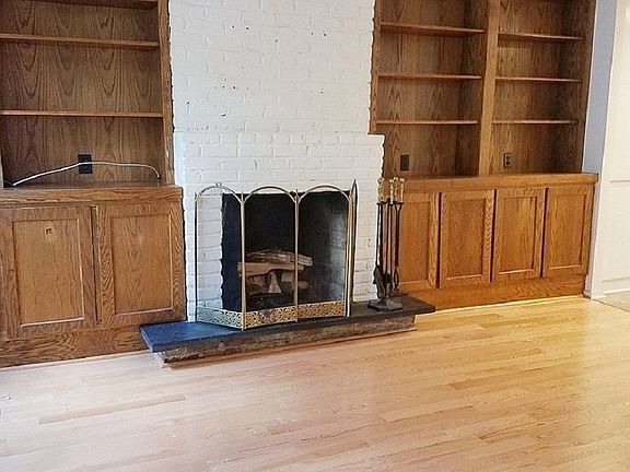 3rd image of 126 E 36th St #3