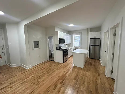 Rented by R New York | media 18