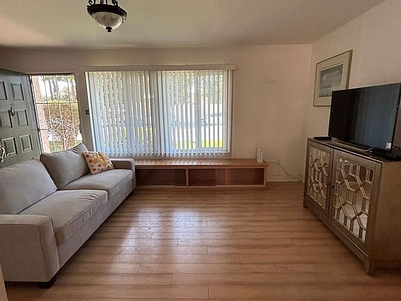 3rd image of 8915 Salmon Falls Dr