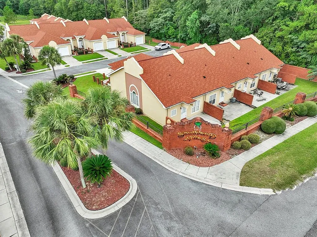 Building Photo - 1717 Villa Dr