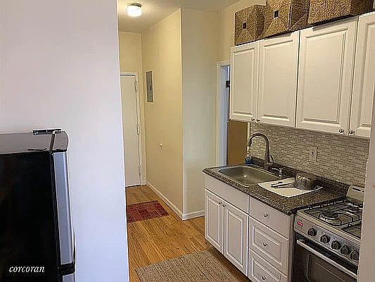 3rd image of 687 Manhattan Ave #1