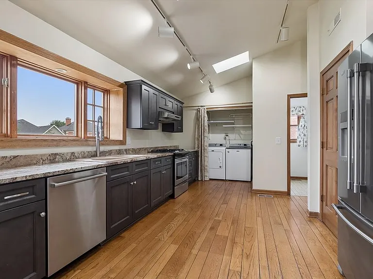 1858 Princeton Cir — Photo 4