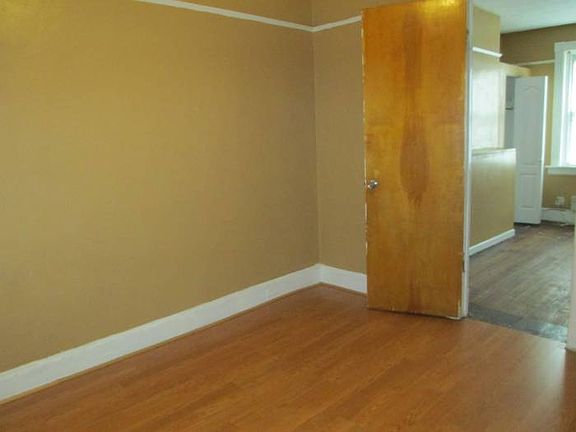 3rd image of 306 Pulaski Ave