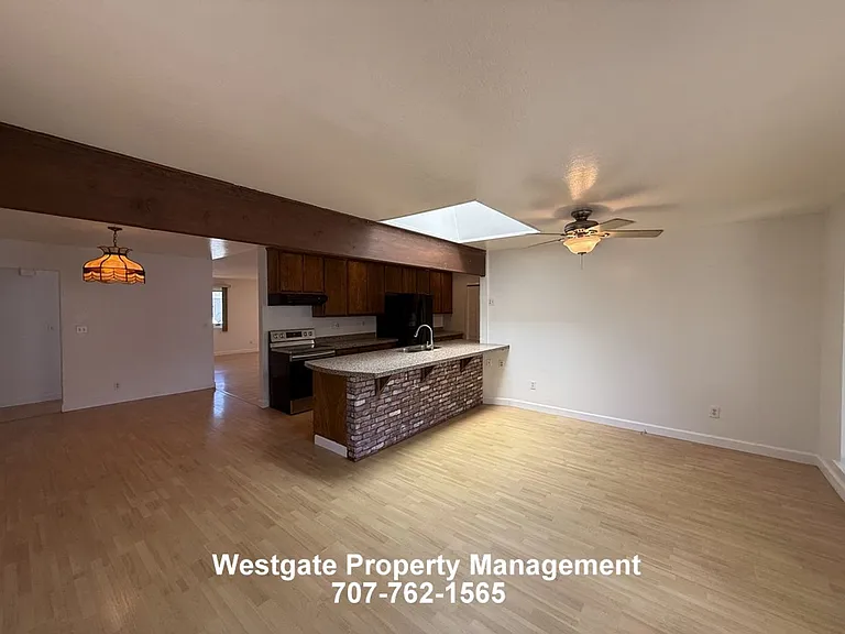 1336 Marian Way — Photo 8