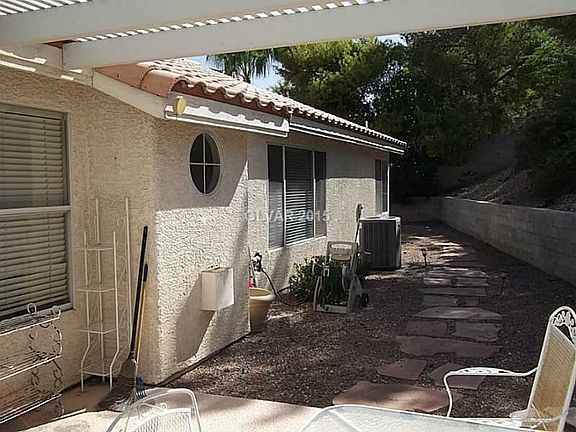 3rd image of 3121 Cooper Creek Dr