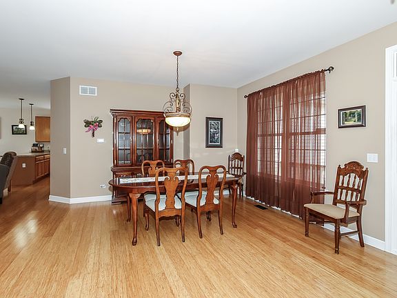 4th image of 492 Oakhurst Ln