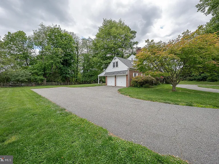 538 Conestoga Rd — Photo 35