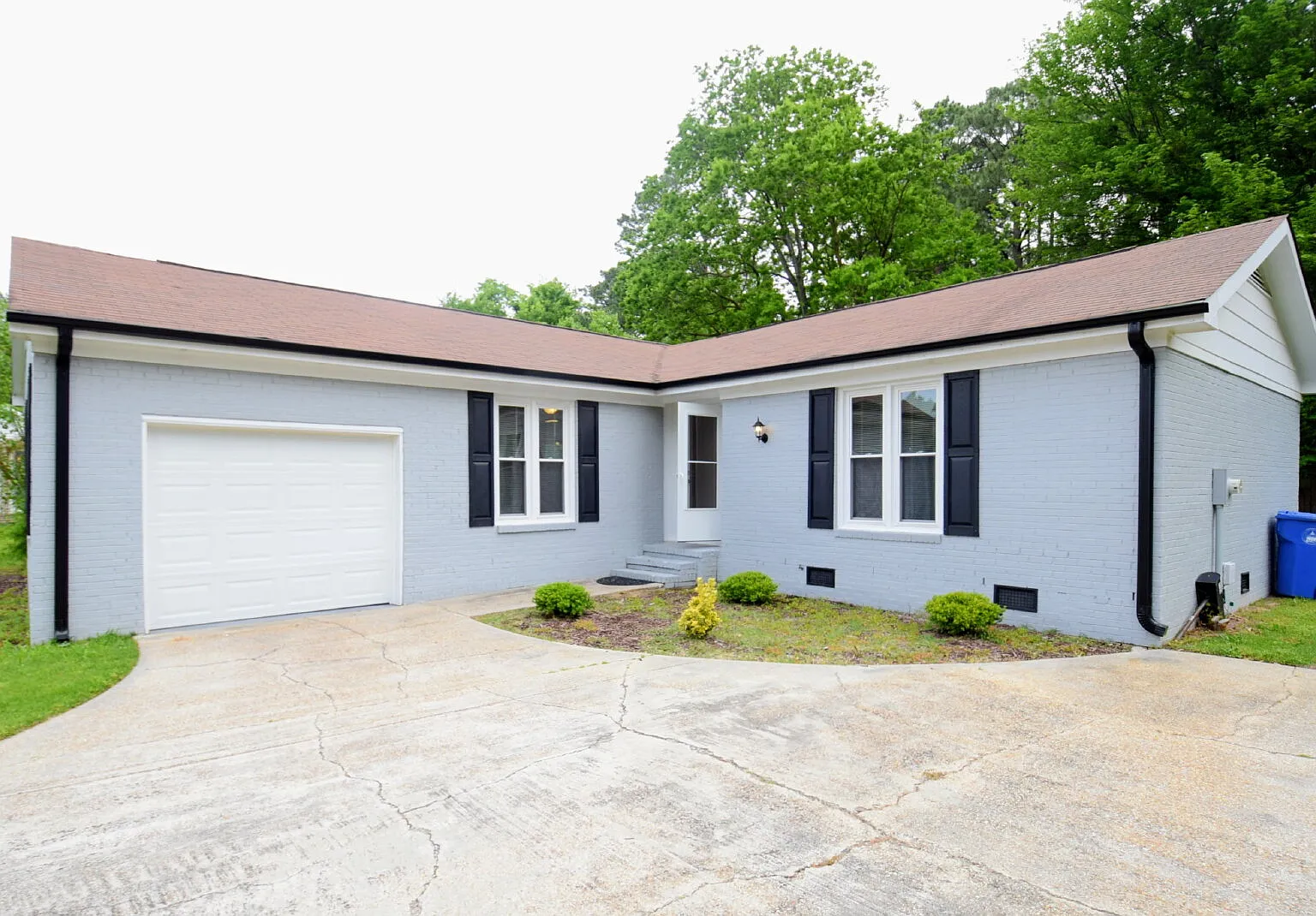 3 bed, 2.0 bath, 1381 sqft, $1,600 — Photo 1