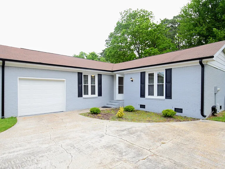 4408 Chesterbrook Dr — Photo 1