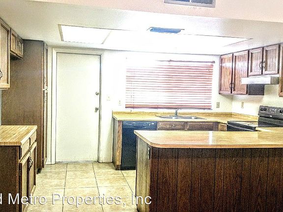 3rd image of 5251 W Poinsettia Dr