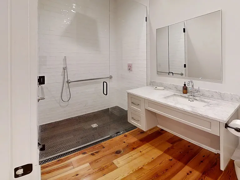 288 King St #202 — Photo 11