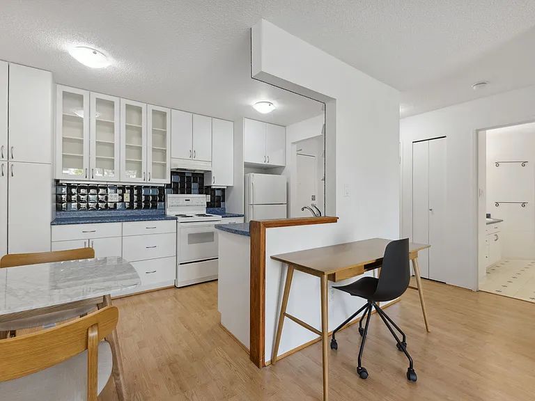 1045 Haro St — Photo 46