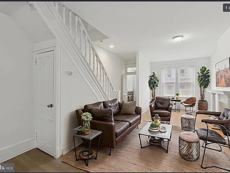 2054 W Glenwood Ave — Photo 23