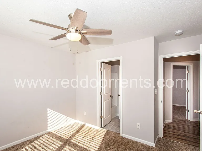 806 Kelly Pass — Photo 22