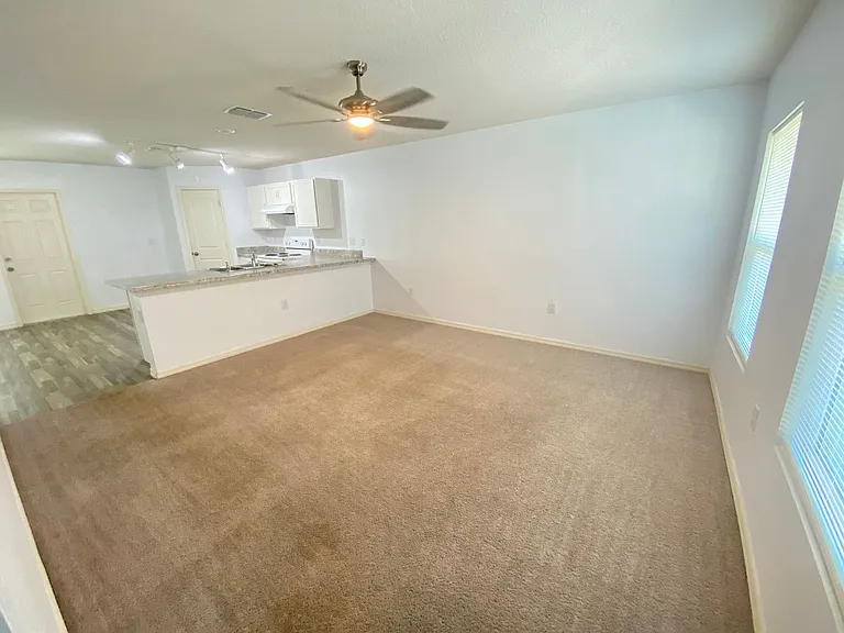 204 Gladiola Ct — Photo 4