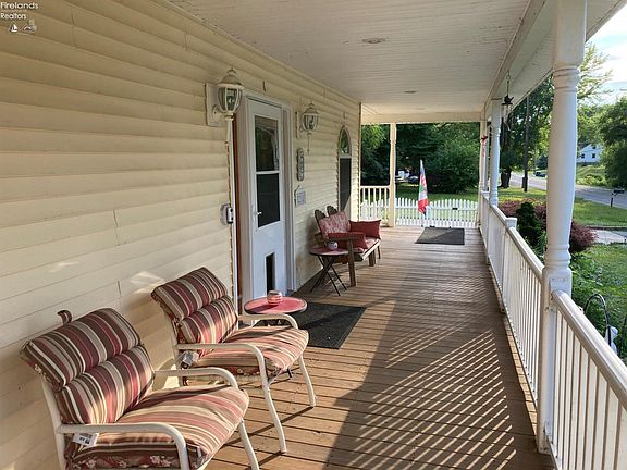 5th image of 218 Marshall Ave