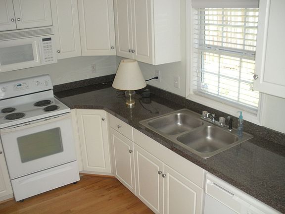 2nd image of 411 Northwood St