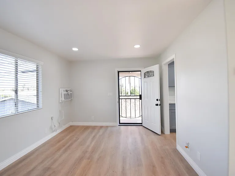 1147 W 170th St — Photo 26