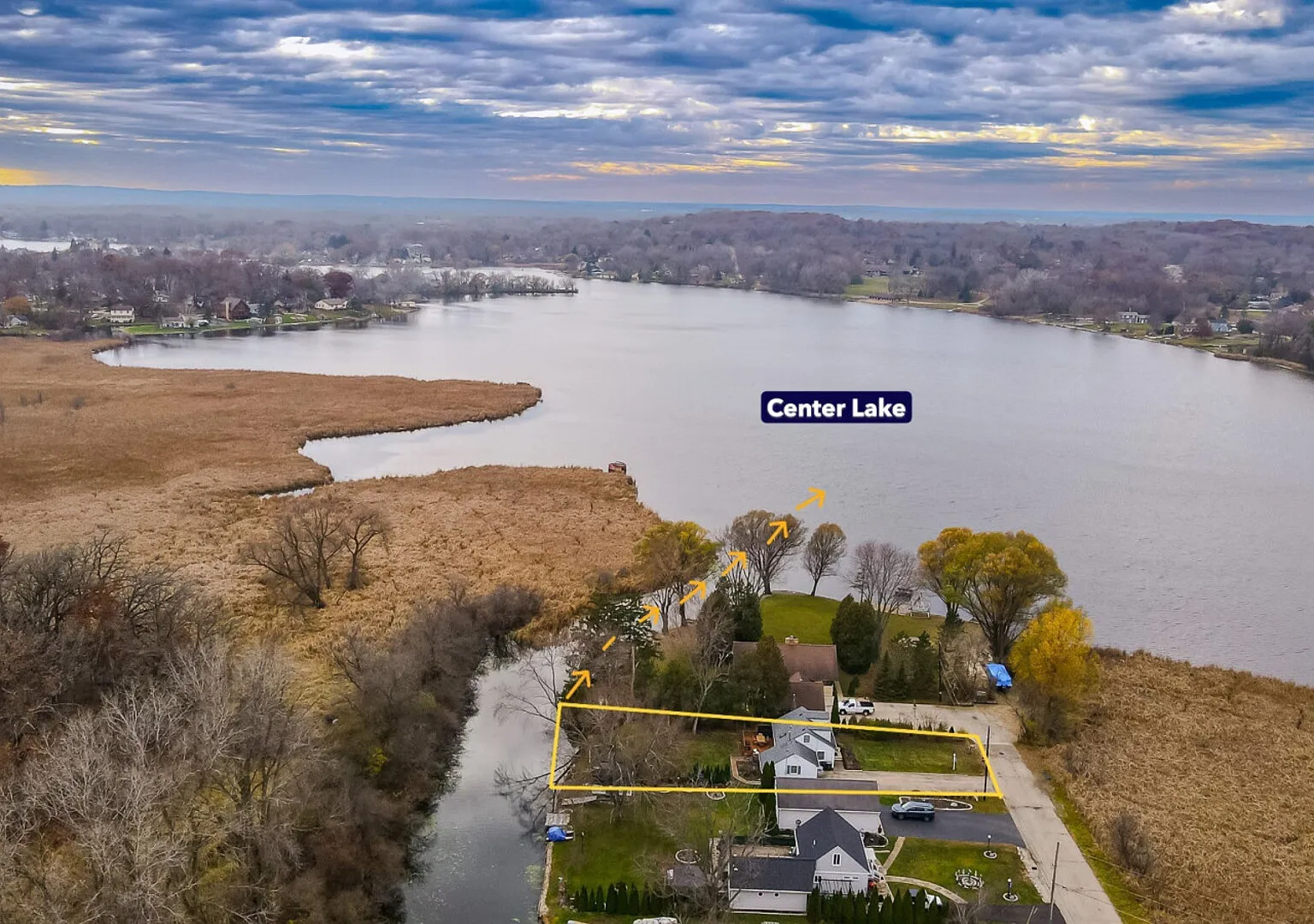 The Center Lake Cape Cod Escape Peaceful Family Waterfront Home with — Photo 4