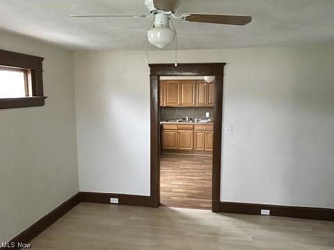 4th image of 12613 Grimsby Ave